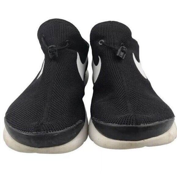 Nike Aptare Essential Sneaker Black White Slip On Shoes Women's 9.5 881190-002 - Picture 2 of 13